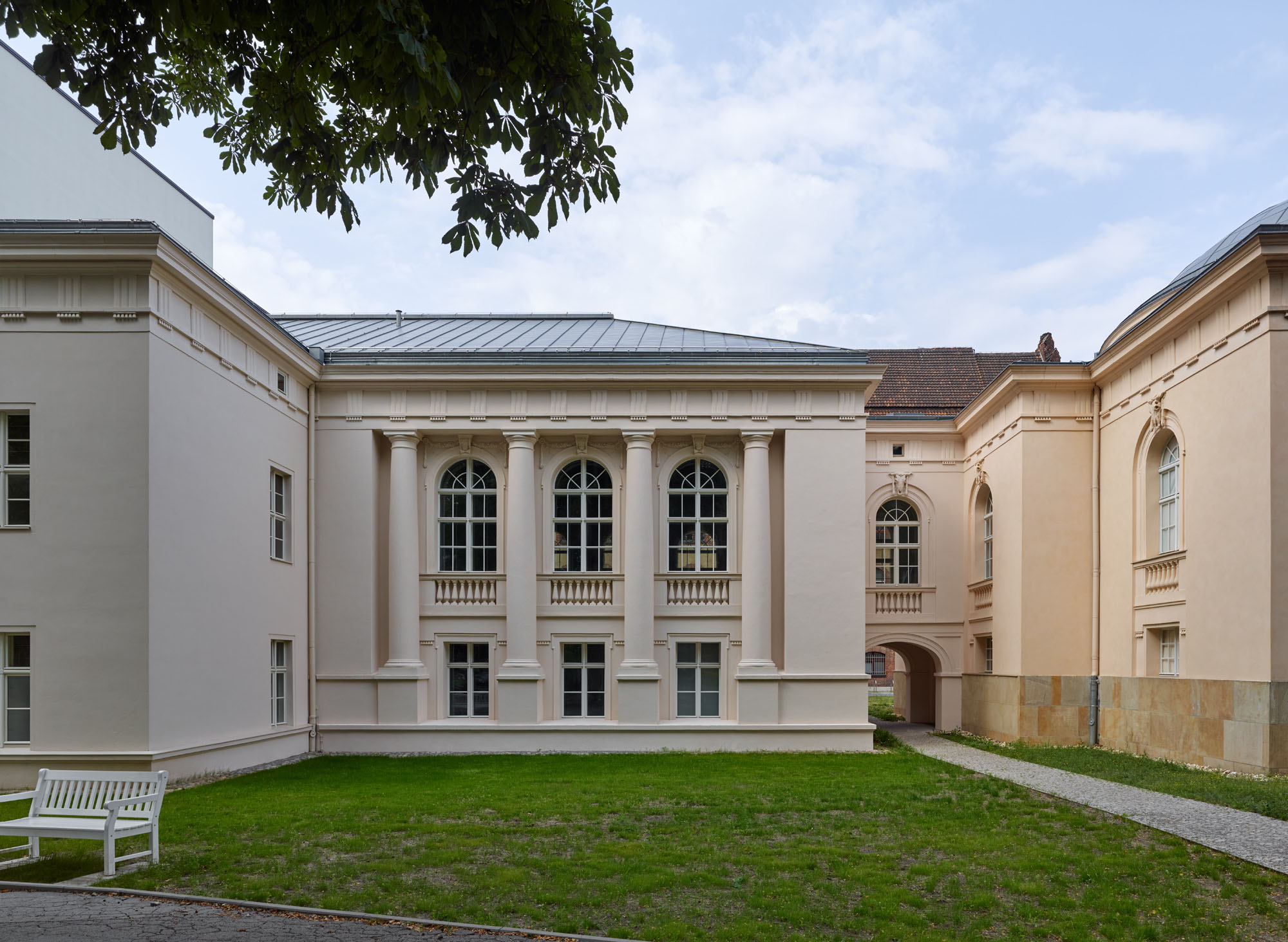Restaurierung und Umbau des denkmalgeschützten Gerlachbau der Humboldt-Universität zu Berlin - Nordostfassade, Foto: Stefan Müller