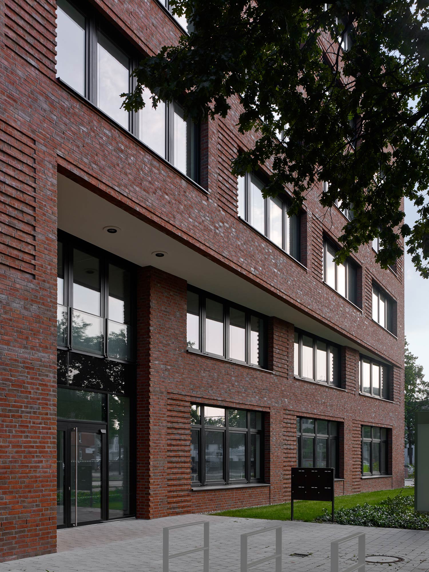 Büro- und Wohngebäude Podbielskistraße in Hannover - Eingang - Foto: Stefan Müller