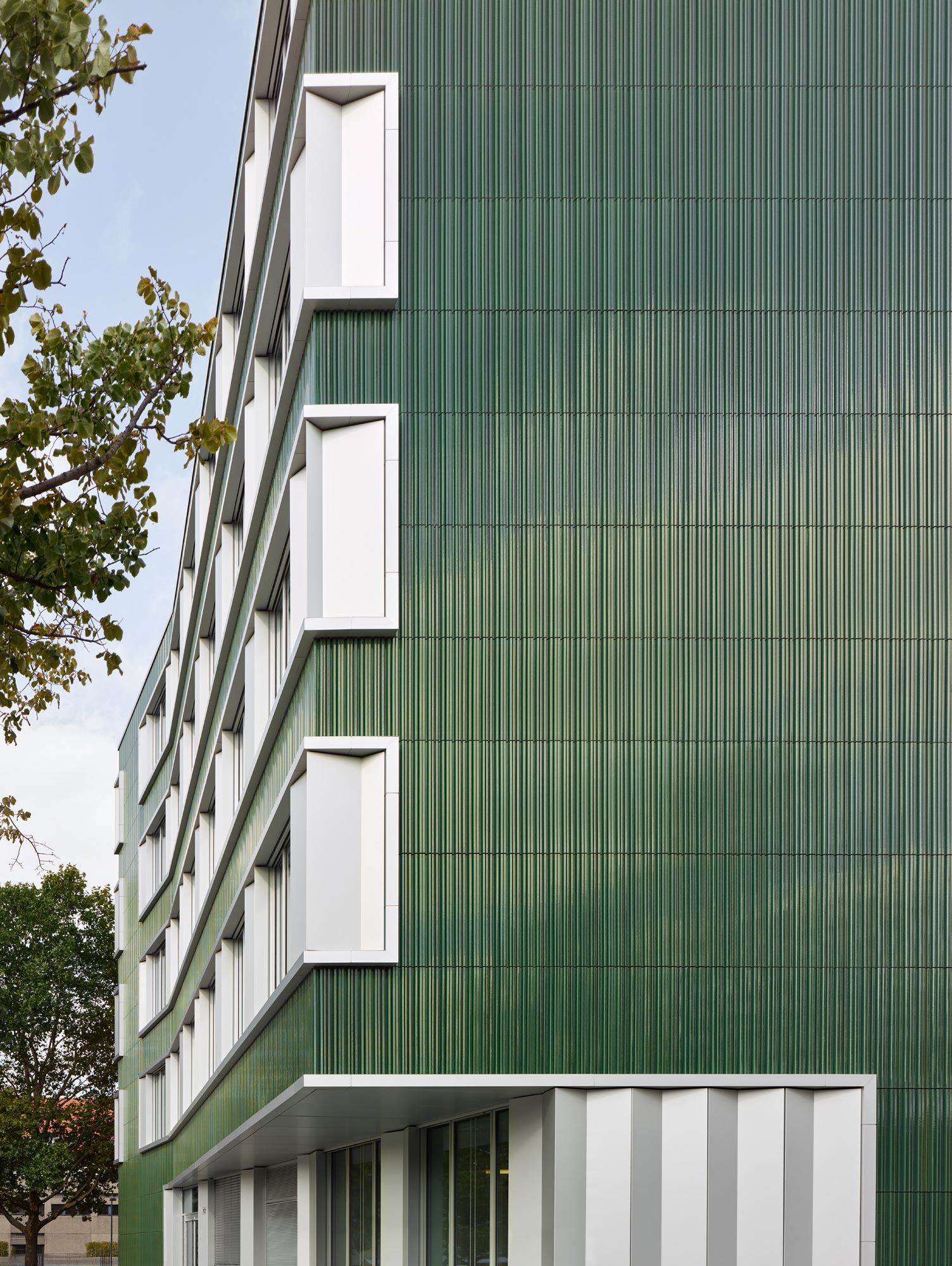 Berliner Hochschule für Technik, Laborgebäude WAL, Detail Keramikfassade; Foto: Stefan Müller