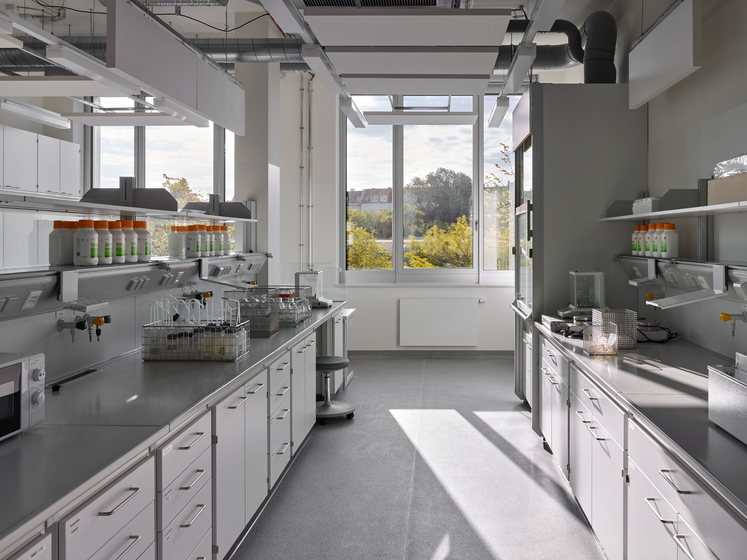 Berliner Hochschule für Technik, Laborgebäude WAL, Laborraum; Foto: Stefan Müller