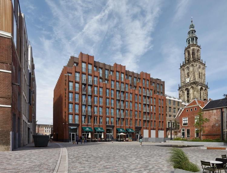 Blick auf das Hotel und den neu entstandenen „Nieuwe Markt“, Foto: Stefan Müller