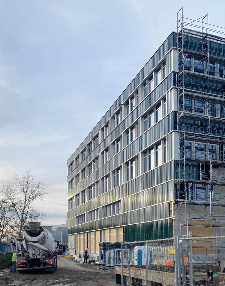 Büro- und Gewerbecampus BERLIN DECKS Baustellenupdate: Keramikfassade Januar 2024